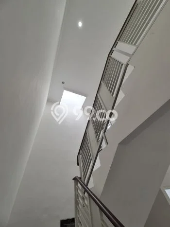 HOT LISTING! Rumah Siap Huni di Darmo permai, Surabaya, Luas 168m2m² Bangunan 185m2m² HOT LISTING! Rumah Siap Huni di Darmo permai, Surabaya, Luas 168m2m² Bangunan 185m2m²