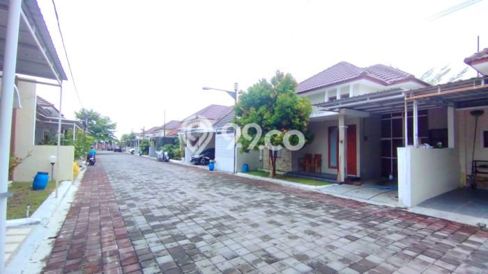 Rumah Modern Cantik 2 KT Bisa Langsung Pindah di Mojolaban Rumah Modern Cantik 2 KT Bisa Langsung Pindah di Mojolaban
