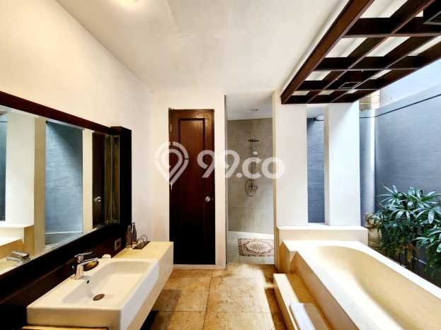Dijual Rumah Mewah Megah Dengan View Cantik di Seminyak, Badung Dijual Rumah Mewah Megah Dengan View Cantik di Seminyak, Badung