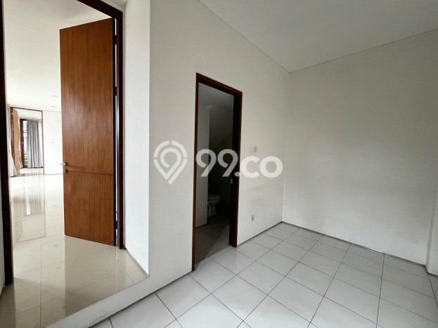 Disewakan! Rumah 3 Kamar Tidur &
4 Kamar Mandi di Kerobokan, Badung Disewakan! Rumah 3 Kamar Tidur &
4 Kamar Mandi di Kerobokan, Badung