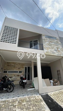 Rumah Strategis Modern Lb 160m2 di Lowokwaru, Malang Rumah Strategis Modern Lb 160m2 di Lowokwaru, Malang