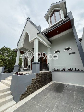 Rumah Luas Asri 4 KT Siap Huni di Araya Malang Rumah Luas Asri 4 KT Siap Huni di Araya Malang