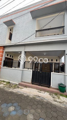 Rumah Strategis Modern Lb 240m2 di Kedungkandang, Malang Rumah Strategis Modern Lb 240m2 di Kedungkandang, Malang