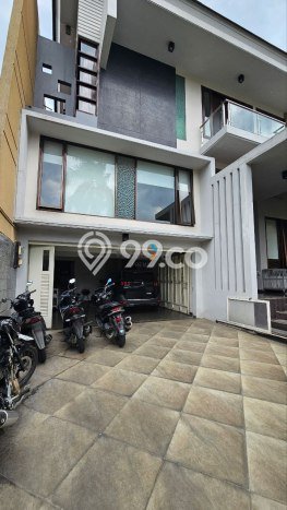 Rumah Elit LB 550m2 Siap Pakai Desain Elegan di Dieng Tidar, Malang Rumah Elit LB 550m2 Siap Pakai Desain Elegan di Dieng Tidar, Malang