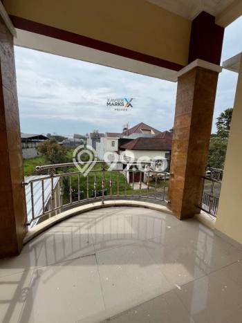Rumah Mewah Dijual LT 300m2 di Blimbing, Malang Rumah Mewah Dijual LT 300m2 di Blimbing, Malang