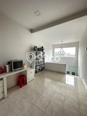 Rumah Elit Modern Tanpa Renovasi di Permata Buana Jakarta Barat Rumah Elit Modern Tanpa Renovasi di Permata Buana Jakarta Barat