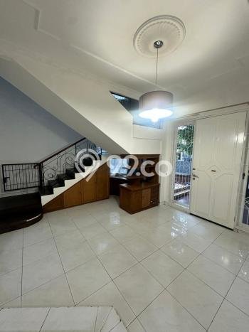 Rumah Mewah LB 300m2 Siap Huni Desain Elegan di Permata Buana, Jakarta Barat Rumah Mewah LB 300m2 Siap Huni Desain Elegan di Permata Buana, Jakarta Barat