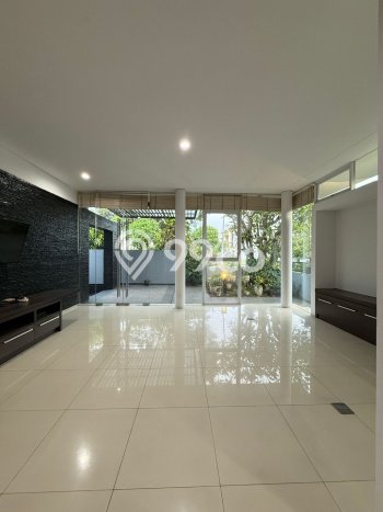 Jual Rumah Luas Elegan Dengan View Cantik di Permata Buana, Jakarta Barat Jual Rumah Luas Elegan Dengan View Cantik di Permata Buana, Jakarta Barat