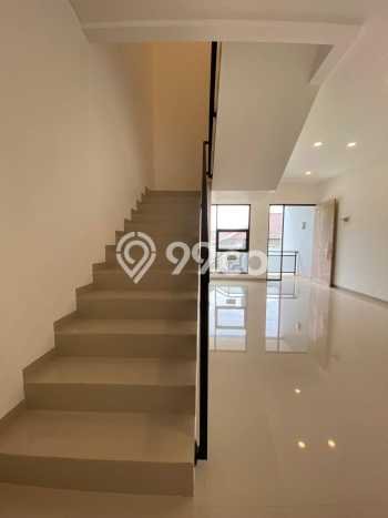 Rumah Luas Asri 4 KT Siap Huni di Cinere Jakarta Selatan Rumah Luas Asri 4 KT Siap Huni di Cinere Jakarta Selatan