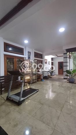 Ready to Use! Luxury House LT 1600m2 Desain Elegan di Pejaten Ready to Use! Luxury House LT 1600m2 Desain Elegan di Pejaten