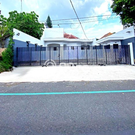 Komersial disewakan lokasi strategis Klojen Malang 600m2 Komersial disewakan lokasi strategis Klojen Malang 600m2