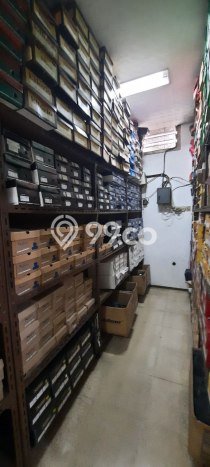Komersial Kawasan Niaga Kawasan Klojen, Luas 184m2m², Siap Usaha Komersial Kawasan Niaga Kawasan Klojen, Luas 184m2m², Siap Usaha