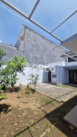 Disewakan! Rumah 3 Kamar Tidur &
2 Kamar Mandi di Dieng, Malang Disewakan! Rumah 3 Kamar Tidur &
2 Kamar Mandi di Dieng, Malang