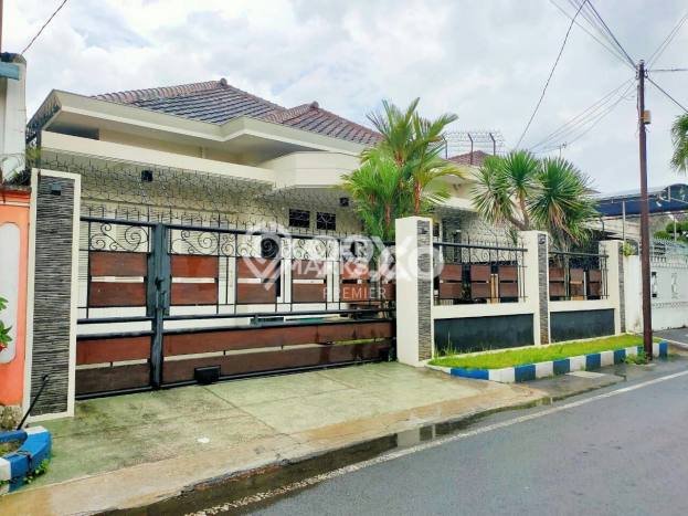 Rumah Mewah LB 270m2 Siap Huni Desain Elegan di Tidar, Malang Rumah Mewah LB 270m2 Siap Huni Desain Elegan di Tidar, Malang