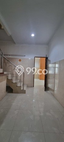 Jual Rumah Mewah Megah Dengan View Eksklusif di Jelambar, Jakarta Barat Jual Rumah Mewah Megah Dengan View Eksklusif di Jelambar, Jakarta Barat