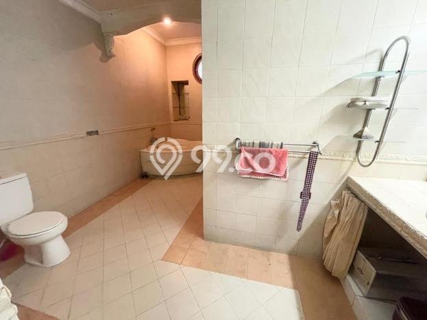 Jual Rumah Luas Elegan Dengan View Cantik di Tomang, Jakarta Barat Jual Rumah Luas Elegan Dengan View Cantik di Tomang, Jakarta Barat
