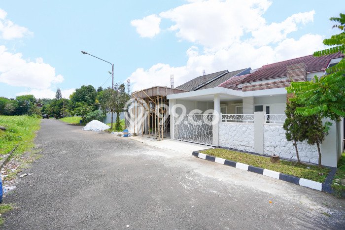 Rumah Siap Huni 3 KT 3 KM di Sentul, Bogor Rumah Siap Huni 3 KT 3 KM di Sentul, Bogor