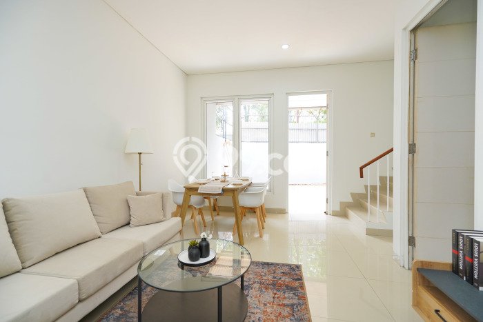 Rumah Terawat LT 114m² / LB 90m² di Lokasi Strategis Citra Grand, Jakarta Timur Rumah Terawat LT 114m² / LB 90m² di Lokasi Strategis Citra Grand, Jakarta Timur