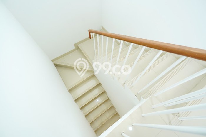 Rumah Terawat LT 114m² / LB 90m² di Lokasi Strategis Citra Grand, Jakarta Timur Rumah Terawat LT 114m² / LB 90m² di Lokasi Strategis Citra Grand, Jakarta Timur