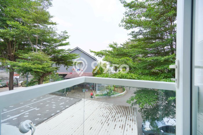 Rumah Terawat LT 114m² / LB 90m² di Lokasi Strategis Citra Grand, Jakarta Timur Rumah Terawat LT 114m² / LB 90m² di Lokasi Strategis Citra Grand, Jakarta Timur