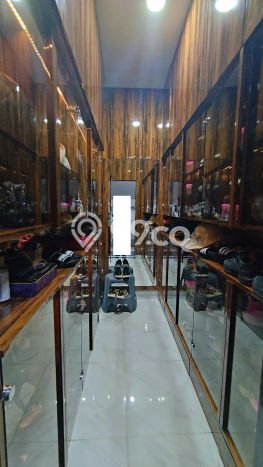 Dijual Rumah Luas Elegan Dengan View Cantik di Kalideres, Jakarta Barat Dijual Rumah Luas Elegan Dengan View Cantik di Kalideres, Jakarta Barat