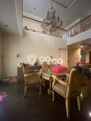Rumah Mewah LB 160m2 Siap Huni Desain Elegan di Bintaro, Tangerang Selatan Rumah Mewah LB 160m2 Siap Huni Desain Elegan di Bintaro, Tangerang Selatan