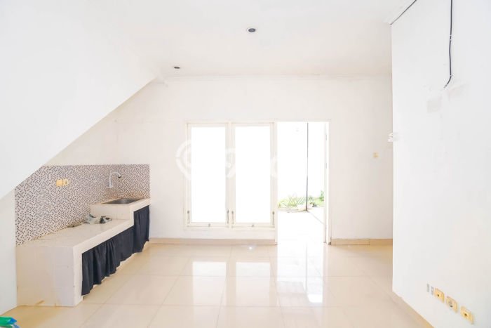 Rumah Luas Asri 3 KT Siap Pakai di BSD Tangerang Rumah Luas Asri 3 KT Siap Pakai di BSD Tangerang
