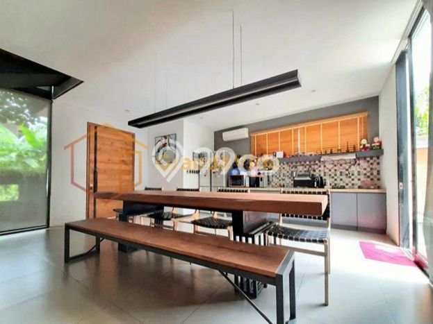 Hunian Mewah LB 250m2 Siap Pakai Desain Elegan di Puri Indah, Jakarta Barat Hunian Mewah LB 250m2 Siap Pakai Desain Elegan di Puri Indah, Jakarta Barat
