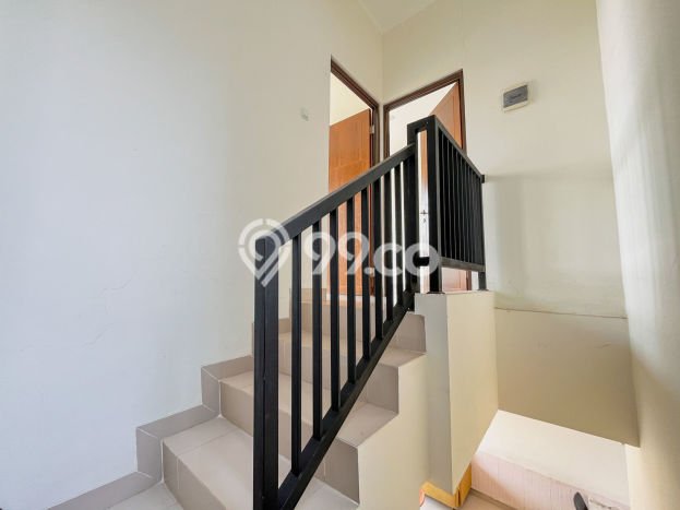 Rumah Strategis Modern Lb 120m2 di Tapos, Depok Rumah Strategis Modern Lb 120m2 di Tapos, Depok