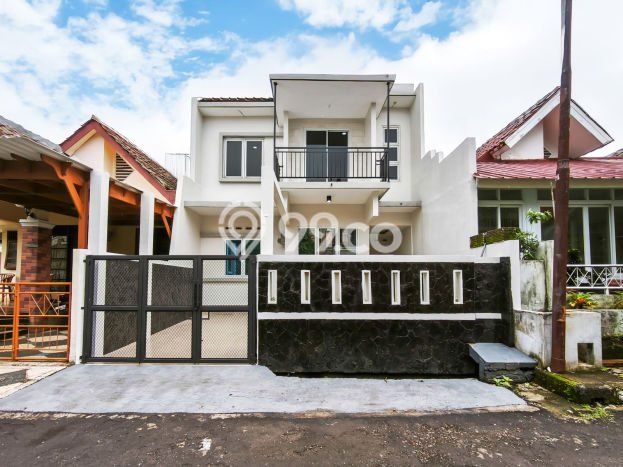 Dijual Hunian Rumah Terawat 4 Kamar di Sentul, Bogor Dijual Hunian Rumah Terawat 4 Kamar di Sentul, Bogor