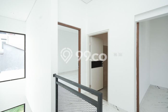 For Sale Hunian Rumah Terawat 4 KT di Cibubur, Jakarta Timur For Sale Hunian Rumah Terawat 4 KT di Cibubur, Jakarta Timur