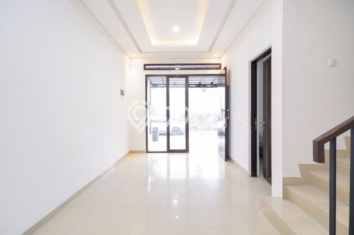 Rumah 3 KT 2 KM Fasilitas Gym di BSD City, Tangerang Rumah 3 KT 2 KM Fasilitas Gym di BSD City, Tangerang