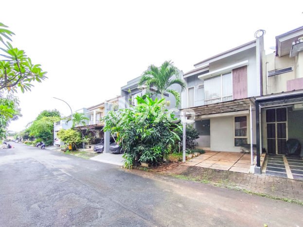 Rumah Luas Asri 3 KT Siap Huni di Bintaro Tangerang Selatan Rumah Luas Asri 3 KT Siap Huni di Bintaro Tangerang Selatan