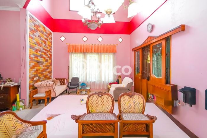 Rumah Strategis Modern Lb 400m2 di Ciputat, Tangerang Selatan Rumah Strategis Modern Lb 400m2 di Ciputat, Tangerang Selatan