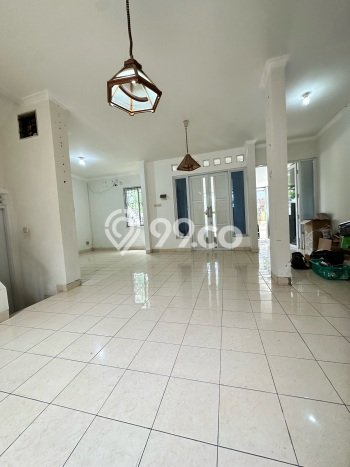 For Sale Hunian Rumah Terawat 3 Kamar di BSD Nusaloka, Tangerang For Sale Hunian Rumah Terawat 3 Kamar di BSD Nusaloka, Tangerang