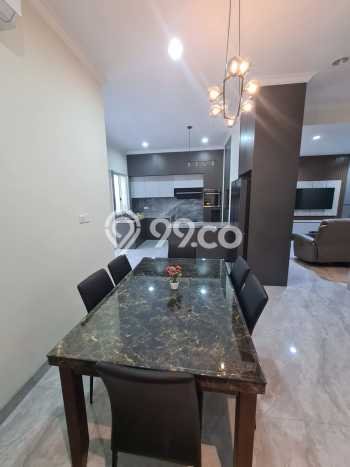 Dijual Rumah Luas Megah Dengan View Eksklusif di Gading Serpong, Tangerang Dijual Rumah Luas Megah Dengan View Eksklusif di Gading Serpong, Tangerang