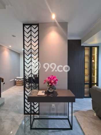 Dijual Rumah Luas Megah Dengan View Eksklusif di Gading Serpong, Tangerang Dijual Rumah Luas Megah Dengan View Eksklusif di Gading Serpong, Tangerang