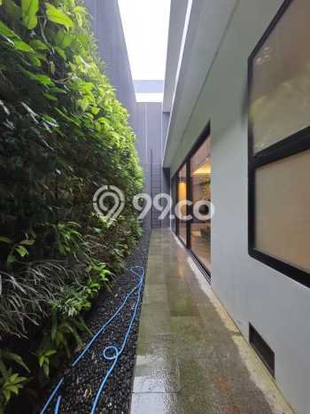 Rumah Mewah LB 900m2 Siap Pakai Desain Elegan di BSB City, Semarang Rumah Mewah LB 900m2 Siap Pakai Desain Elegan di BSB City, Semarang