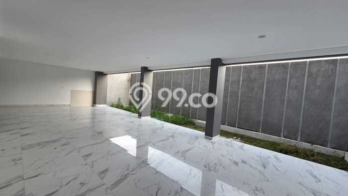 Rumah Mewah LB 540m2 Siap Huni Desain Elegan di Candi Golf, Semarang Rumah Mewah LB 540m2 Siap Huni Desain Elegan di Candi Golf, Semarang