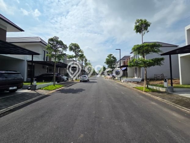 Ready to Use! Luxury House LT 144m2 Desain Elegan di BSB City Ready to Use! Luxury House LT 144m2 Desain Elegan di BSB City