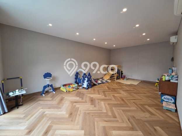 Rumah Mewah LB 900m2 Siap Pakai Desain Elegan di BSB City, Semarang Rumah Mewah LB 900m2 Siap Pakai Desain Elegan di BSB City, Semarang