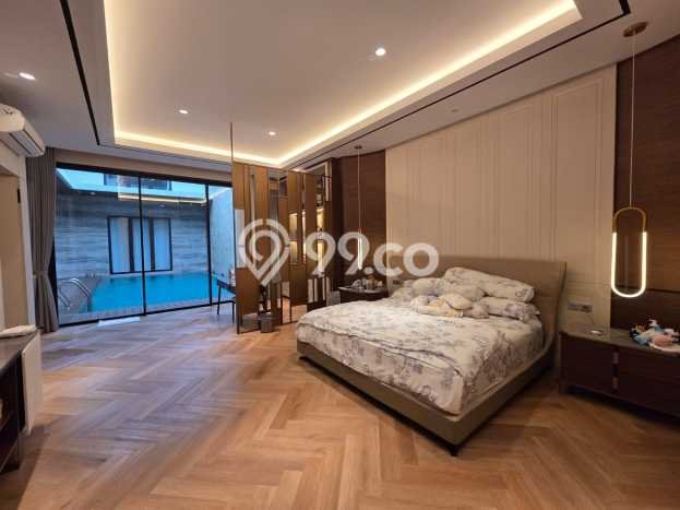 Rumah Mewah LB 900m2 Siap Pakai Desain Elegan di BSB City, Semarang Rumah Mewah LB 900m2 Siap Pakai Desain Elegan di BSB City, Semarang