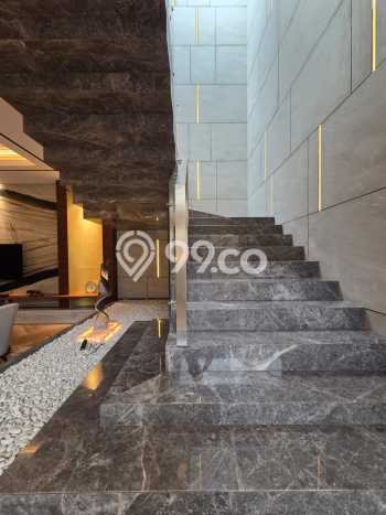 Rumah Mewah LB 900m2 Siap Pakai Desain Elegan di BSB City, Semarang Rumah Mewah LB 900m2 Siap Pakai Desain Elegan di BSB City, Semarang