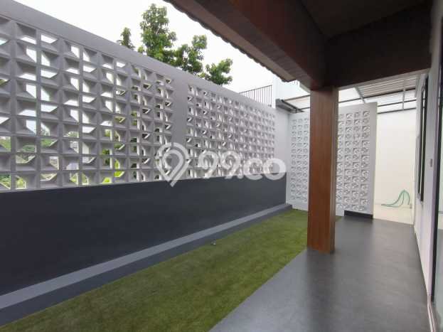 Rumah Elit LB 300m2 Siap Pakai Desain Elegan di Candi Golf, Semarang Rumah Elit LB 300m2 Siap Pakai Desain Elegan di Candi Golf, Semarang