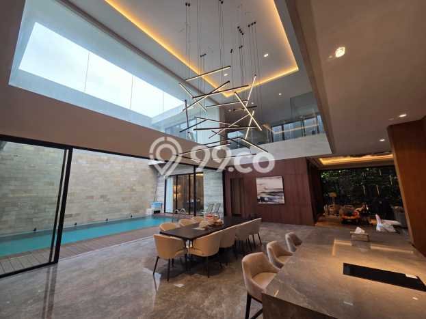 Rumah Mewah LB 900m2 Siap Pakai Desain Elegan di BSB City, Semarang Rumah Mewah LB 900m2 Siap Pakai Desain Elegan di BSB City, Semarang