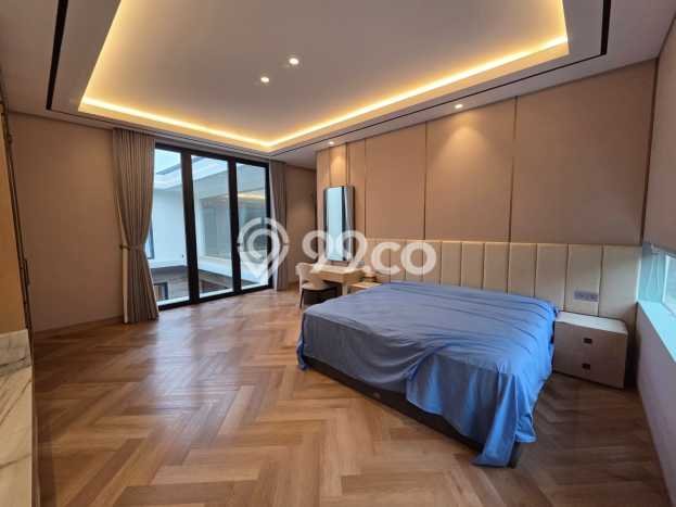 Rumah Mewah LB 900m2 Siap Pakai Desain Elegan di BSB City, Semarang Rumah Mewah LB 900m2 Siap Pakai Desain Elegan di BSB City, Semarang