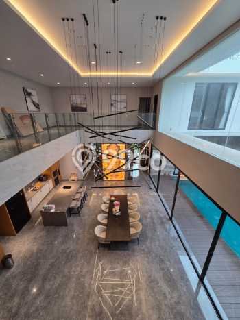 Rumah Mewah LB 900m2 Siap Pakai Desain Elegan di BSB City, Semarang Rumah Mewah LB 900m2 Siap Pakai Desain Elegan di BSB City, Semarang