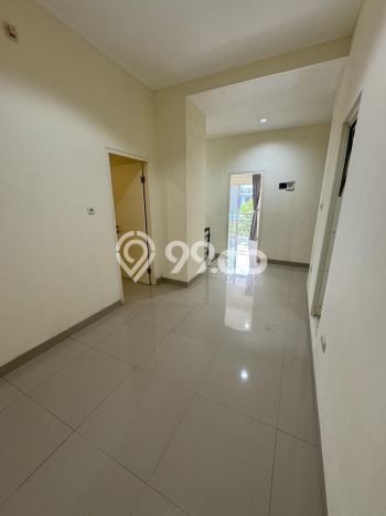 Rumah di Boulevard Serpong Garden 2 siap huni Cisauk Tangerang 2 Lantai SHM Selatan Rumah di Boulevard Serpong Garden 2 siap huni Cisauk Tangerang 2 Lantai SHM Selatan
