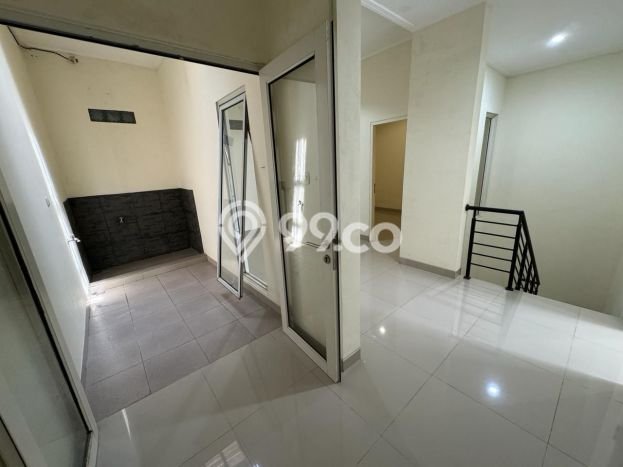 Rumah di Boulevard Serpong Garden 2 siap huni Cisauk Tangerang 2 Lantai SHM Selatan Rumah di Boulevard Serpong Garden 2 siap huni Cisauk Tangerang 2 Lantai SHM Selatan