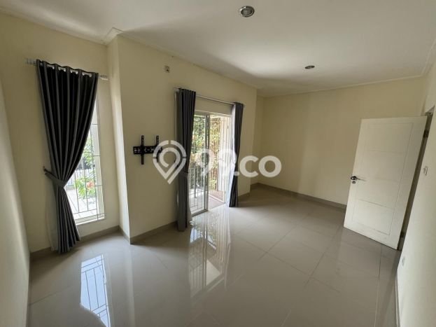 Rumah di Boulevard Serpong Garden 2 siap huni Cisauk Tangerang 2 Lantai SHM Selatan Rumah di Boulevard Serpong Garden 2 siap huni Cisauk Tangerang 2 Lantai SHM Selatan